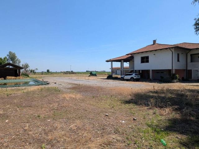 Villa Indipendente in vendita a Piemonte, Vercelli