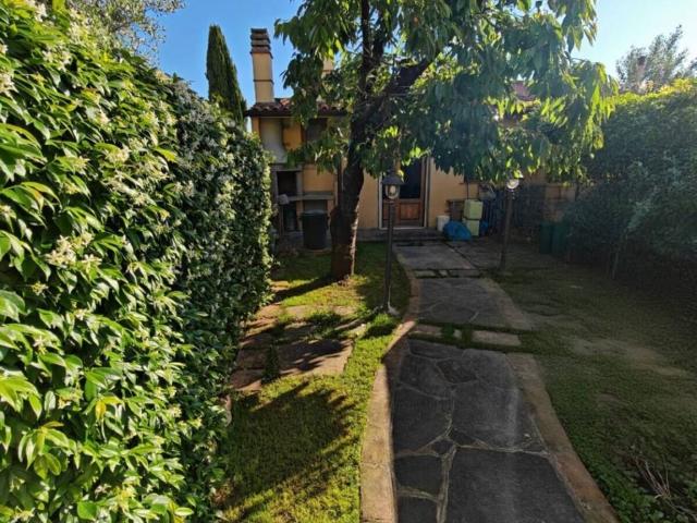 Villa Indipendente in vendita a La Villa, Campi Bisenzio