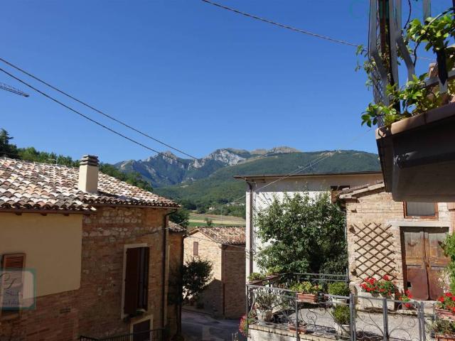Villa Indipendente in vendita a Marche, Macerata