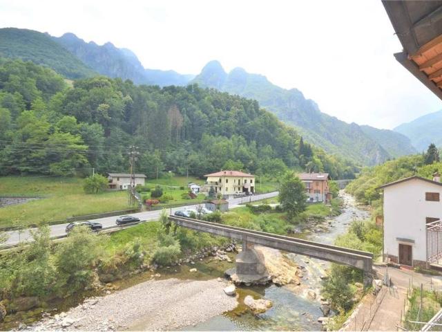 Villa Indipendente in vendita a Comunità Montana della Valle Brembana, San Giovanni Bianco