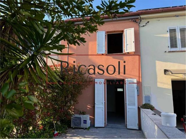Villa Indipendente in vendita a Piaggia, San Giuliano Terme