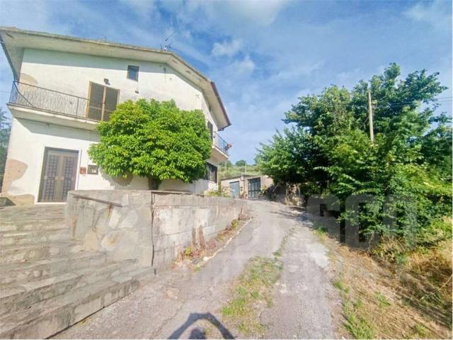 Villa Indipendente in vendita a San Lorenzello, Campania