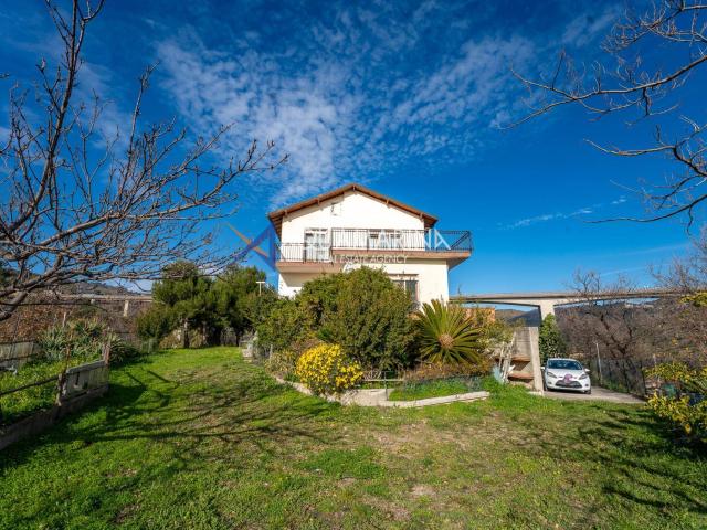 Villa Indipendente in vendita a San Lorenzo Al Mare, Liguria