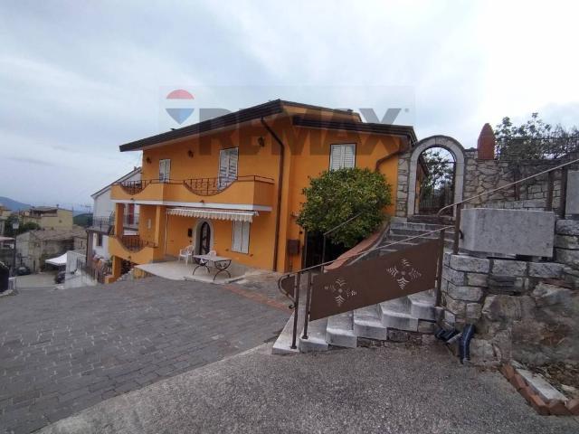 Villa Indipendente in vendita a San Lupo, Campania