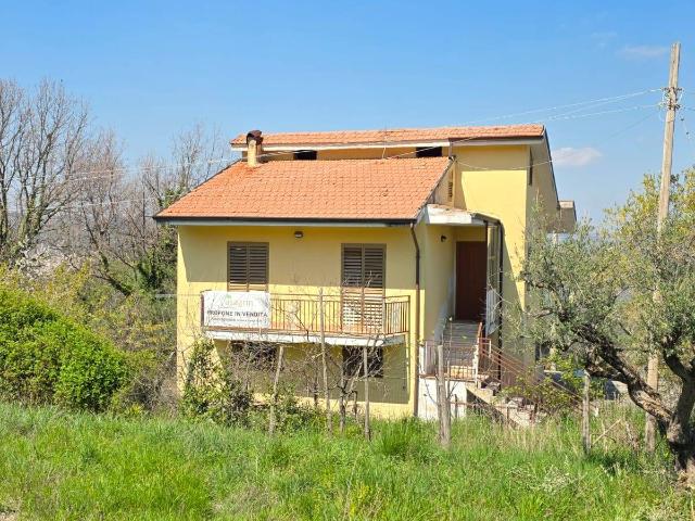 Villa Indipendente in vendita a San Mango Sul Calore, Campania