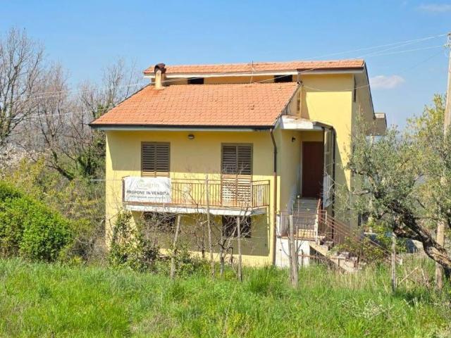 Villa Indipendente in vendita a San Mango Sul Calore, Campania