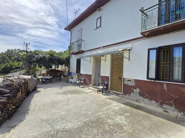 Villa Indipendente in vendita a San Mango Sul Calore, Campania