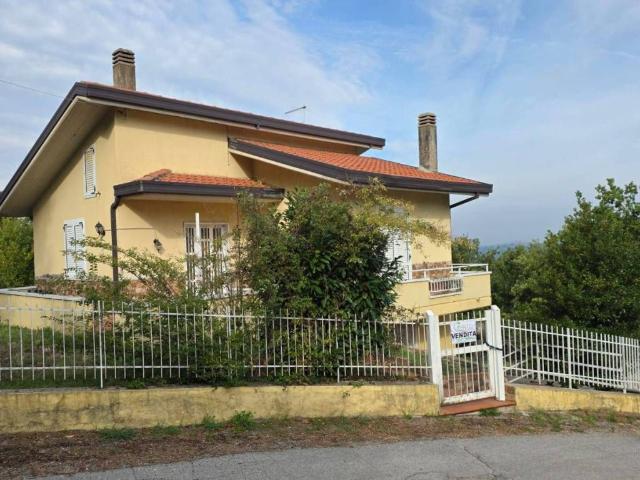 Villa Indipendente in vendita a San Mango sul Calore, Avellino