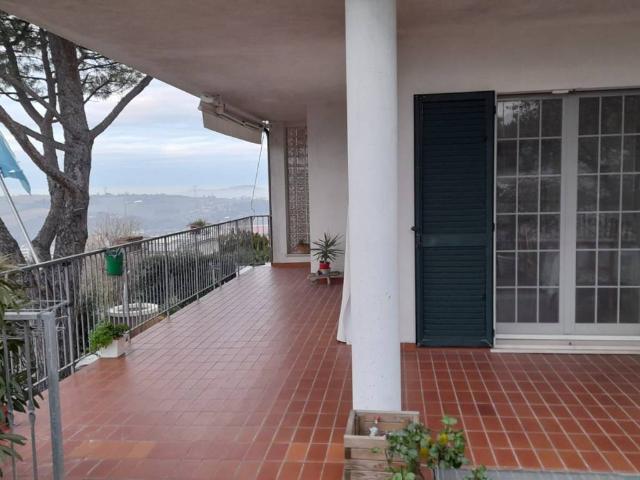 Villa Indipendente in vendita a Serravalle