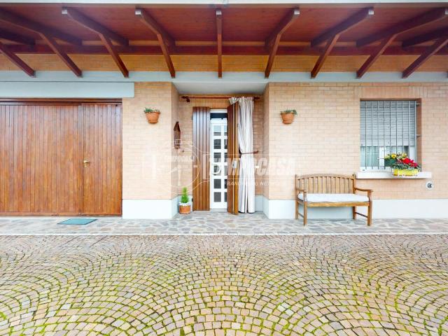 Villa Indipendente in vendita a Pianura Reggiana, Re