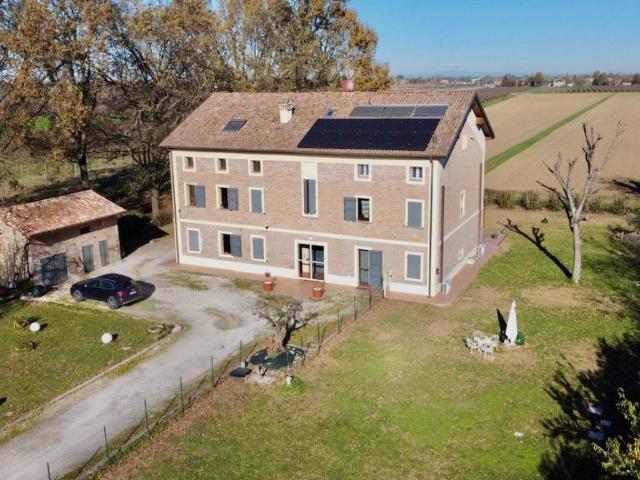 Villa Indipendente in vendita a Pianura Reggiana, Re