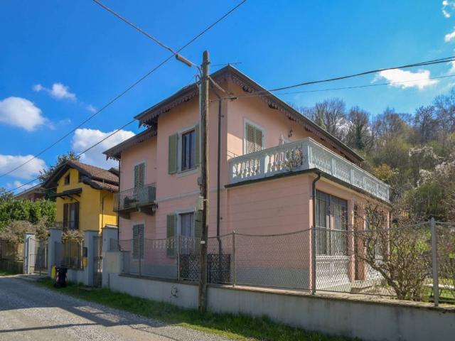 Villa Indipendente in vendita a Sambuy, Piemonte