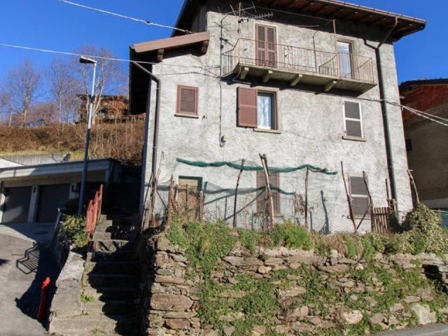 Villa Indipendente in vendita a San Nazzaro Val, Lombardia