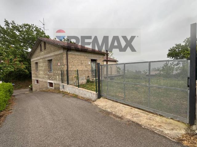 Villa Indipendente in vendita a Sant'angelo A Cupolo, Campania