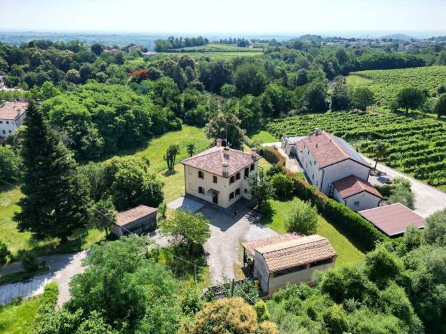 Villa Indipendente in vendita a San Pietro di Feletto, San Pietro Di Feletto