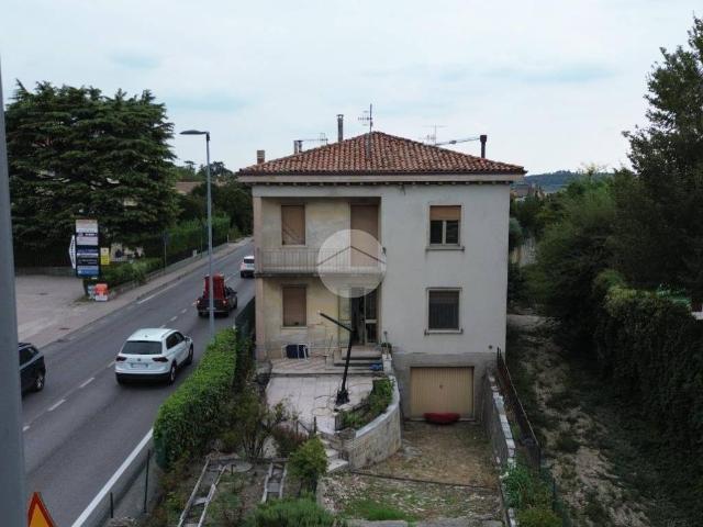 Villa Indipendente in vendita a San Pietro In Cariano, Veneto