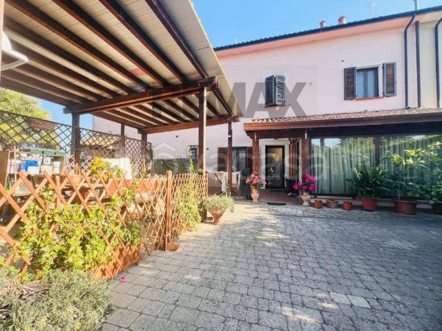 Villa Indipendente in vendita a Cecina, Toscana
