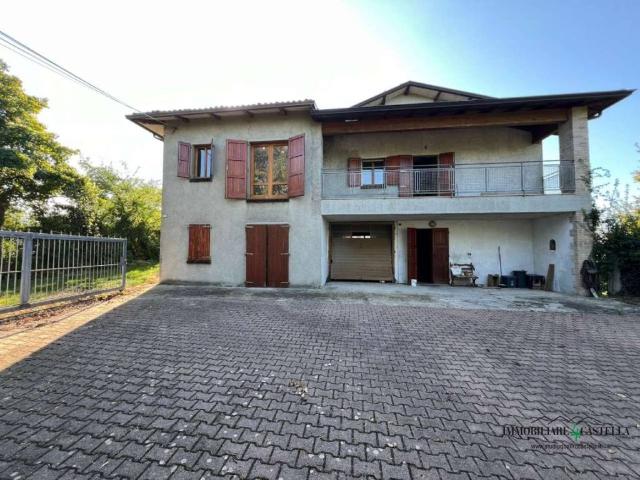 Villa Indipendente in vendita a Val d’Enza, Re