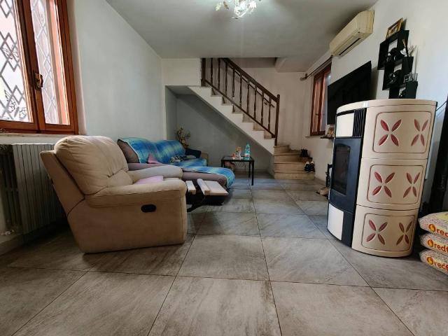 Villa Indipendente in vendita a San Rocco Al Porto, Lombardia