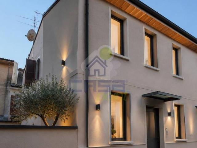 Villa Indipendente in vendita a San Rocco Al Porto, Lombardia