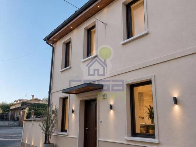Villa Indipendente in vendita a San Rocco Al Porto, Lombardia