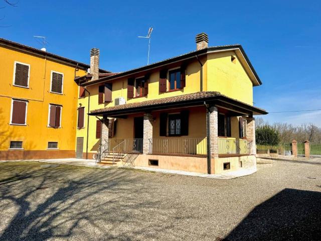 Villa Indipendente in vendita a San Secondo Parmense, Reggio Emilia