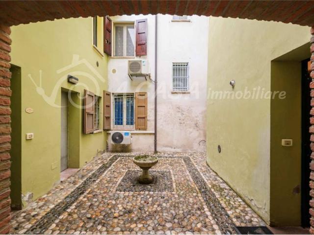 Villa Indipendente in vendita a San Secondo Parmense, Reggio Emilia