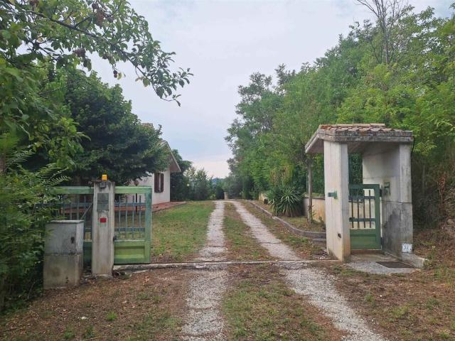 Villa Indipendente in vendita a Settempeda, Marche