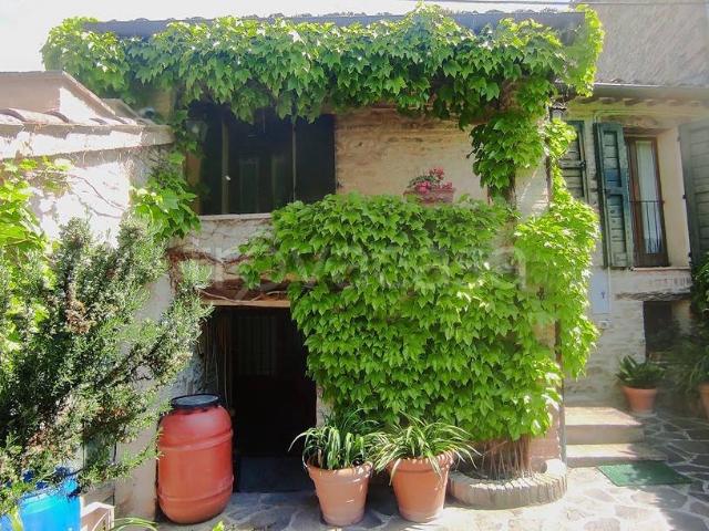 Villa Indipendente in vendita a Serrone, Marche