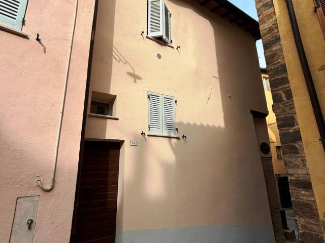 Villa Indipendente in vendita a Castello al Monte, Marche