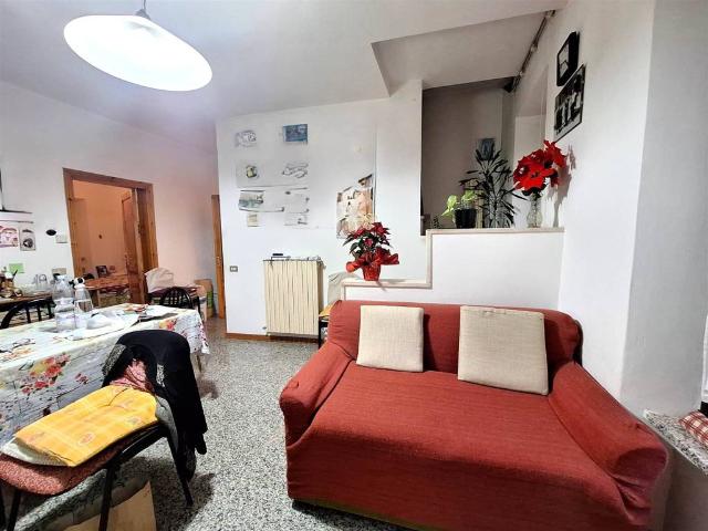 Villa Indipendente in vendita a Castello al Monte, Marche
