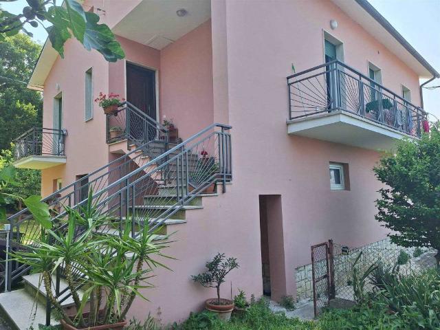 Villa Indipendente in vendita a Pitino, Marche