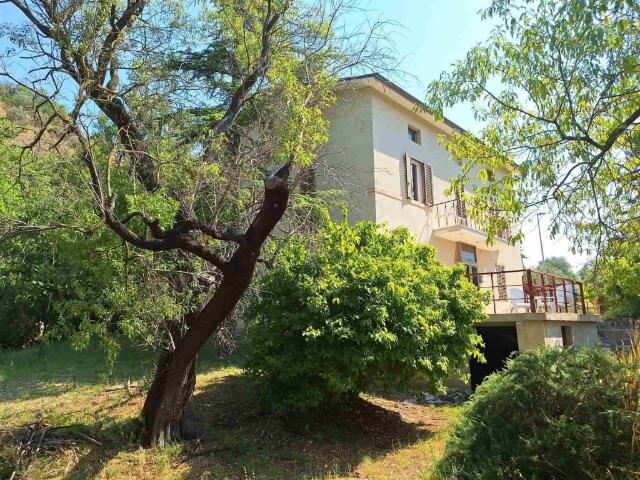 Villa Indipendente in vendita a Glorioso, Marche