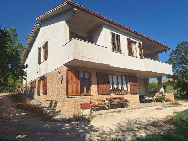 Villa Indipendente in vendita a Colleluce, San Severino Marche