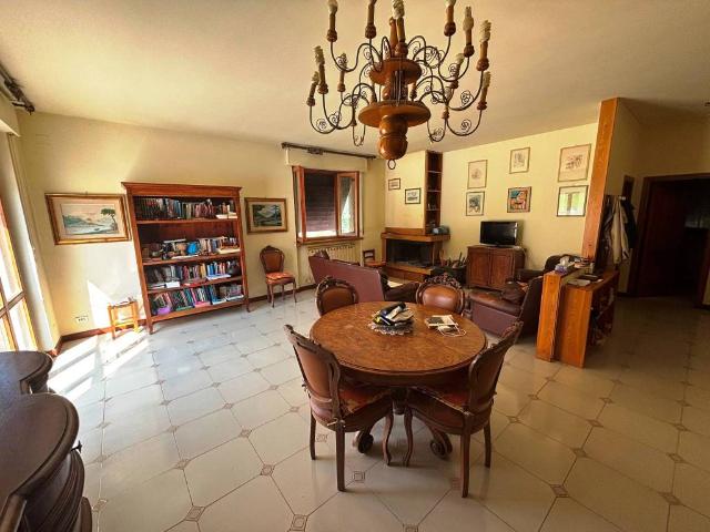 Villa Indipendente in vendita a Le Casette, Marche