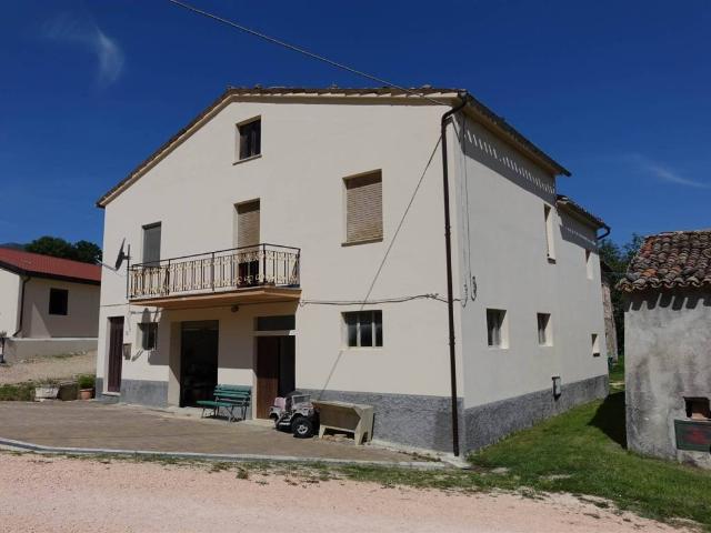 Villa Indipendente in vendita a Isola, Marche