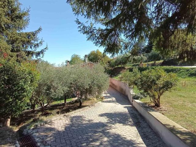 Villa Indipendente in vendita a Serripola, San Severino Marche