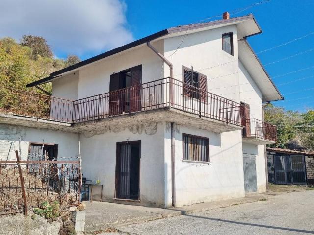 Villa Indipendente in vendita a San Sossio Baronia, Campania