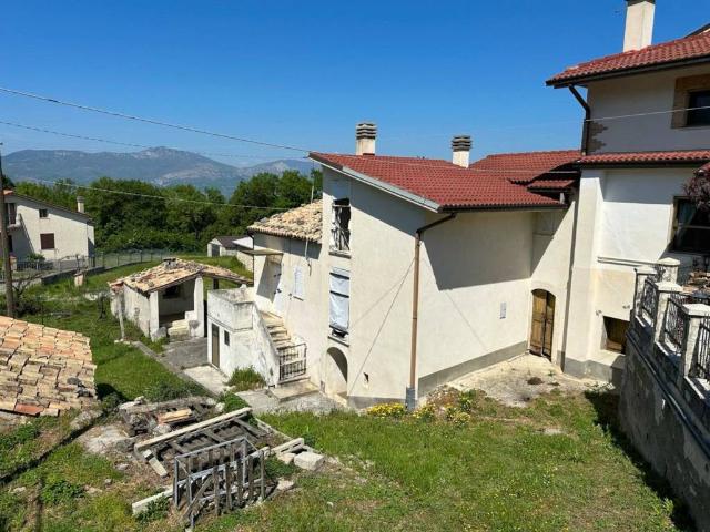 Villa Indipendente in vendita a San Valentino In Abruzzo, Abruzzo