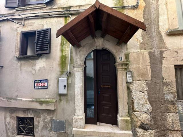 Villa Indipendente in vendita a San Valentino In Abruzzo, Abruzzo