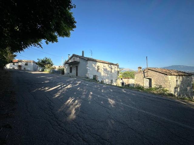 Villa Indipendente in vendita a San Valentino In Abruzzo, Abruzzo