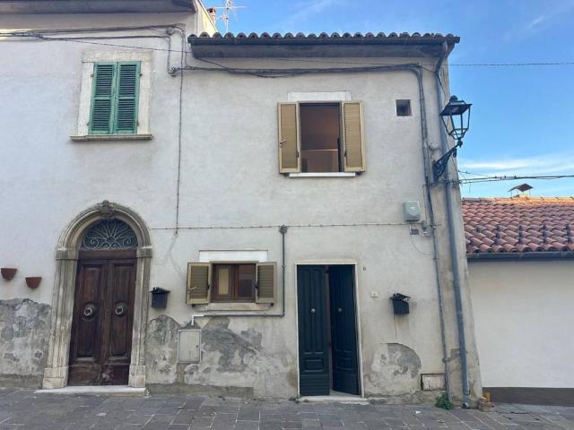 Villa Indipendente in vendita a Contrada Praziano, San Valentino in Abruzzo Citeriore