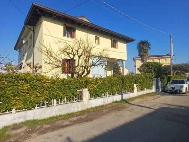 Villa Indipendente in vendita a Rosa, San Vito Al Tagliamento