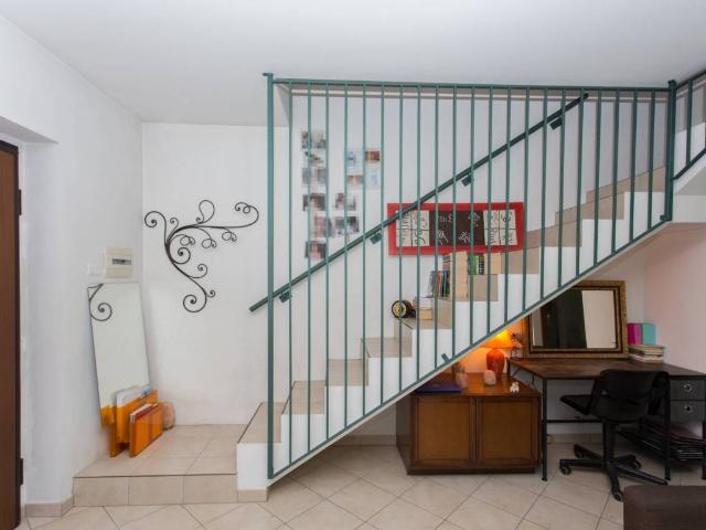 Villa Indipendente in vendita a Sangiano, Varese