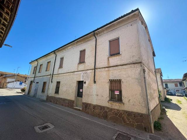 Villa Indipendente in vendita a Sannazzaro De' Burgondi, Lombardia