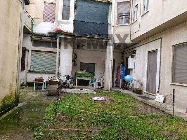Villa Indipendente in vendita a Sannazzaro De' Burgondi, Lombardia