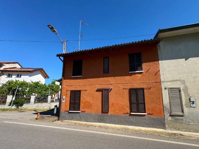 Villa Indipendente in vendita a Sannazzaro De' Burgondi, Lombardia
