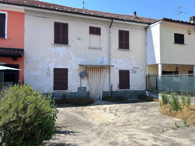 Villa Indipendente in vendita a Sannazzaro De' Burgondi, Lombardia