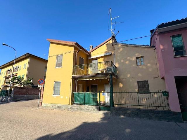 Villa Indipendente in vendita a Sannazzaro De' Burgondi, Lombardia