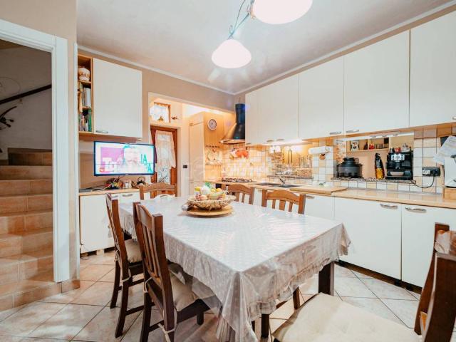 Villa Indipendente in vendita a Sannazzaro de' Burgondi, Pavia